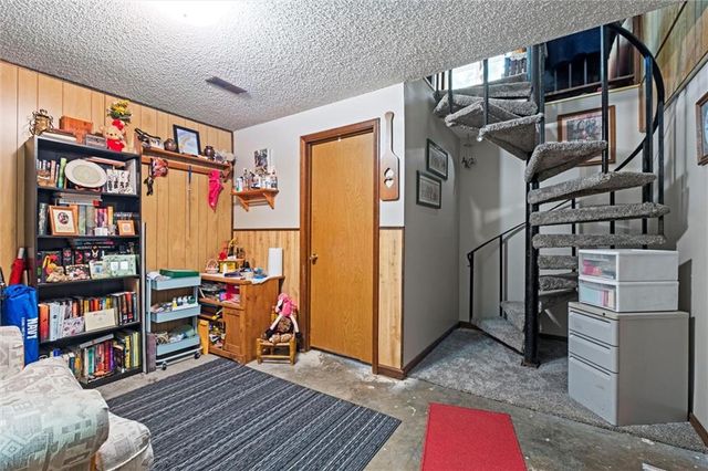 77 Stevens Road, Eudora, KS 66025