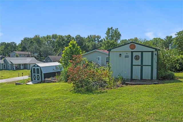 77 Stevens Road, Eudora, KS 66025