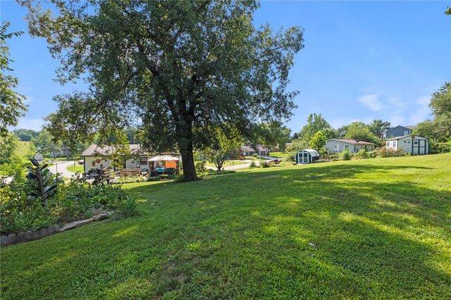 77 Stevens Road, Eudora, KS 66025