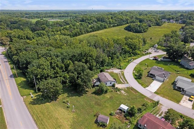 77 Stevens Road, Eudora, KS 66025