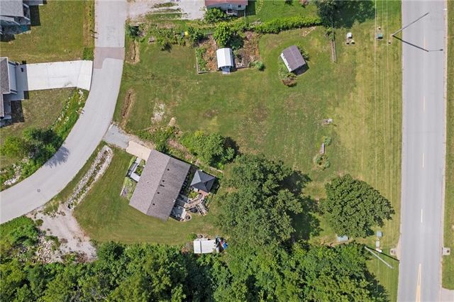 77 Stevens Road, Eudora, KS 66025