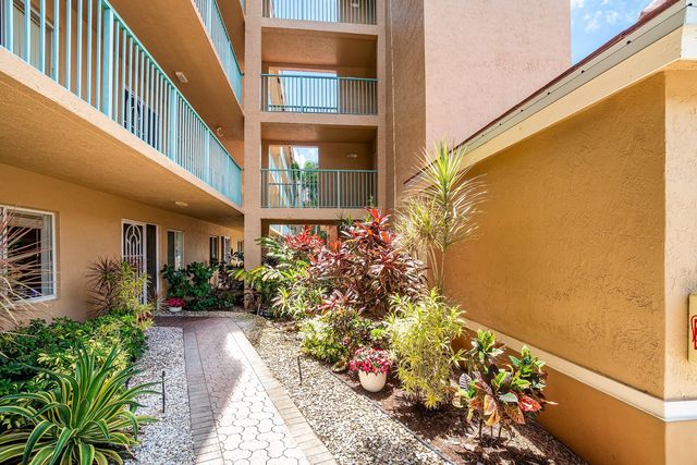 12560 Majesty Circle 104, Boynton Beach, FL 33437
