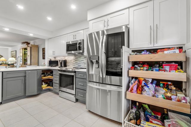 12560 Majesty Circle 104, Boynton Beach, FL 33437