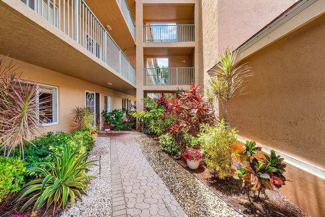 12560 Majesty Circle 104, Boynton Beach, FL 33437