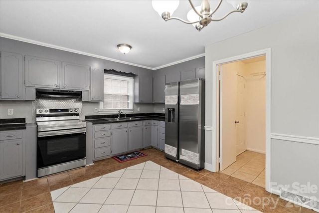 4332 Winedale Lane, Charlotte, NC 28205