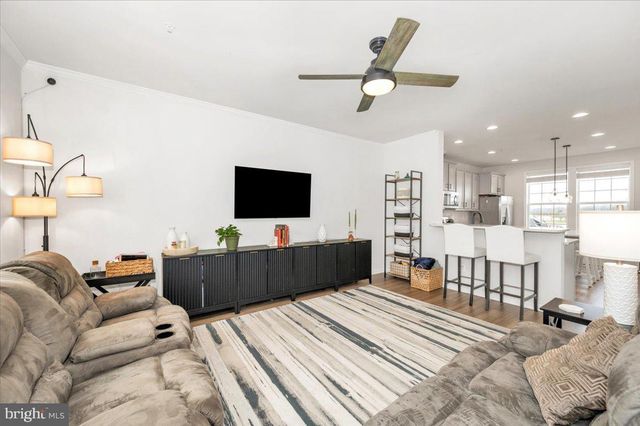 205 LONGLEY GREEN DR, Walkersville, MD 21793