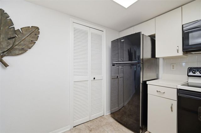 8350 SAVANNAH TRACE CIRCLE 305, Tampa, FL 33615