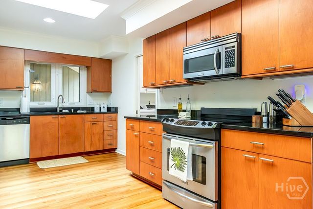 2 Bray Lane, Savannah, GA 31411