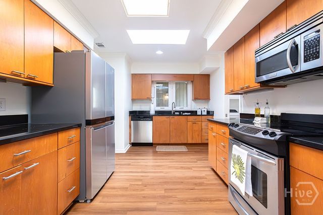 2 Bray Lane, Savannah, GA 31411
