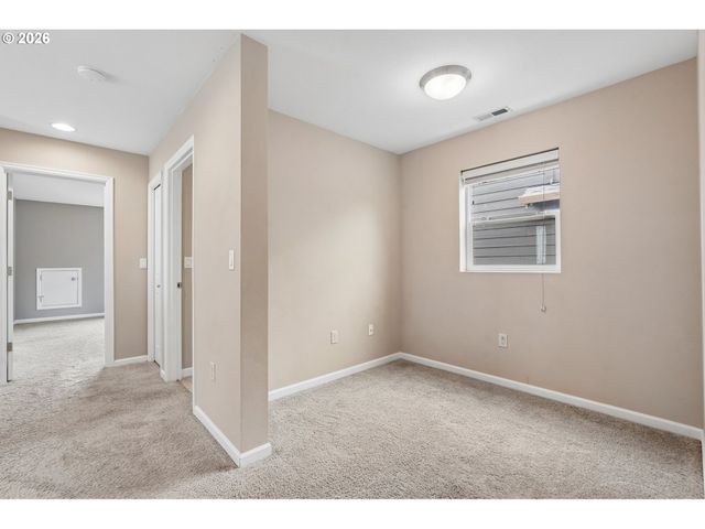 2967 Se COLUMBUS Ave, Hillsboro, OR 97123