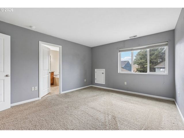 2967 Se COLUMBUS Ave, Hillsboro, OR 97123