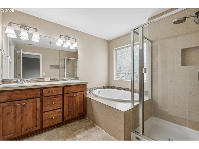2967 Se COLUMBUS Ave, Hillsboro, OR 97123