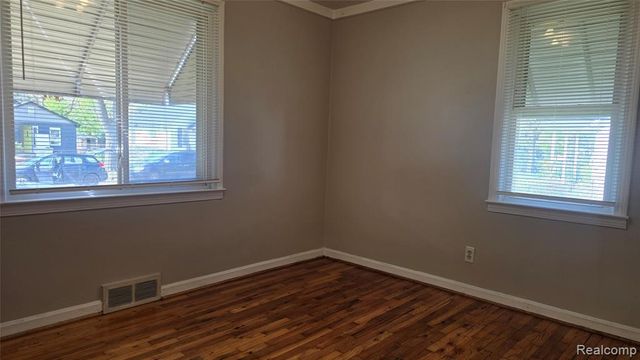 623 E Elza Avenue, Hazel Park, MI 48030