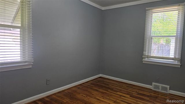 623 E Elza Avenue, Hazel Park, MI 48030