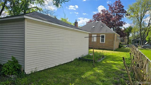 623 E Elza Avenue, Hazel Park, MI 48030