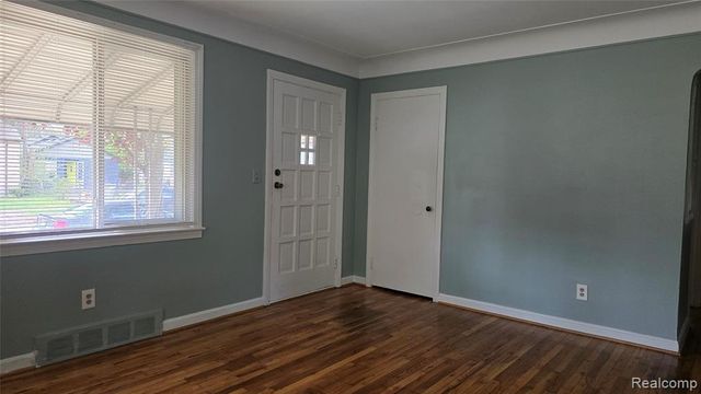623 E Elza Avenue, Hazel Park, MI 48030