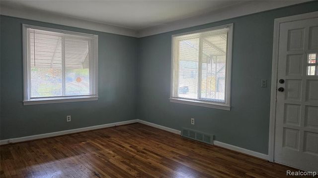 623 E Elza Avenue, Hazel Park, MI 48030