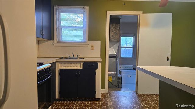623 E Elza Avenue, Hazel Park, MI 48030