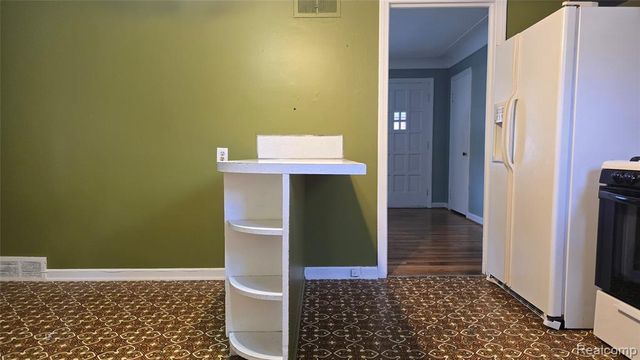 623 E Elza Avenue, Hazel Park, MI 48030