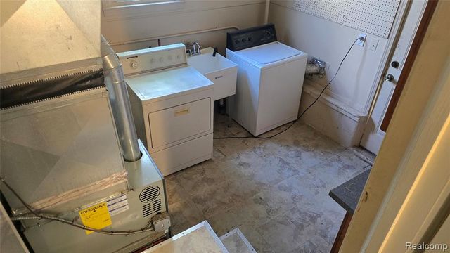 623 E Elza Avenue, Hazel Park, MI 48030