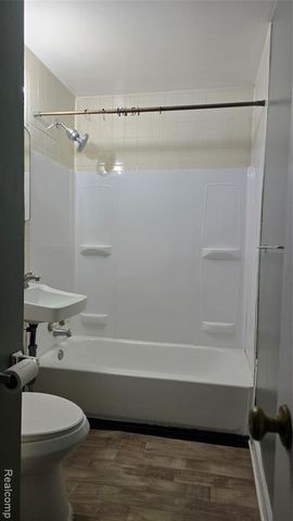 623 E Elza Avenue, Hazel Park, MI 48030