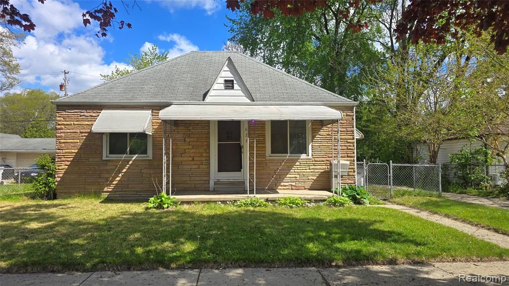 623 E Elza Avenue, Hazel Park, MI 48030