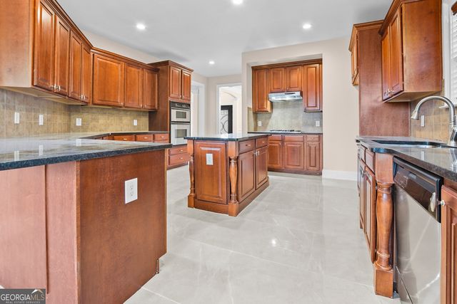 1215 Persimmon Way, Mcdonough, GA 30252