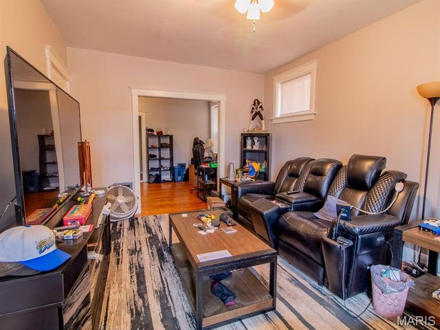 5700 Goener Avenue, St Louis, MO 63116