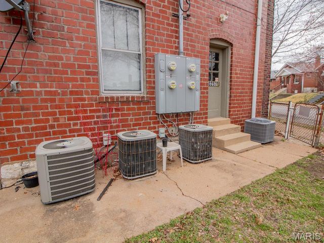 5700 Goener Avenue, St Louis, MO 63116