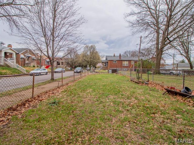 5700 Goener Avenue, St Louis, MO 63116