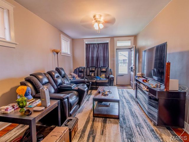 5700 Goener Avenue, St Louis, MO 63116