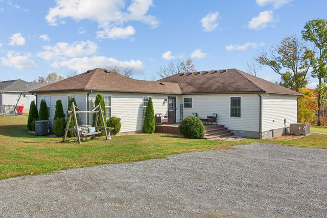 532 Douglas Ln, Lafayette, TN 37083