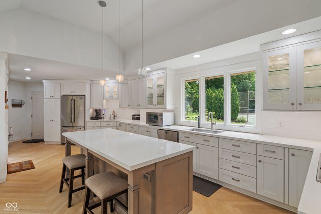 35 Spring Drive, Zionsville, IN 46077
