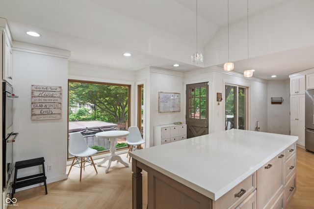 35 Spring Drive, Zionsville, IN 46077