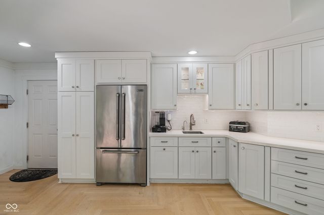 35 Spring Drive, Zionsville, IN 46077