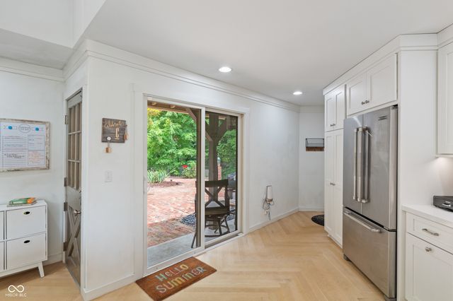 35 Spring Drive, Zionsville, IN 46077