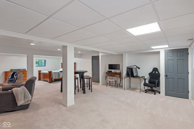 35 Spring Drive, Zionsville, IN 46077