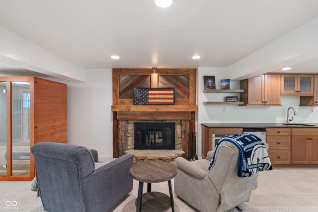 35 Spring Drive, Zionsville, IN 46077