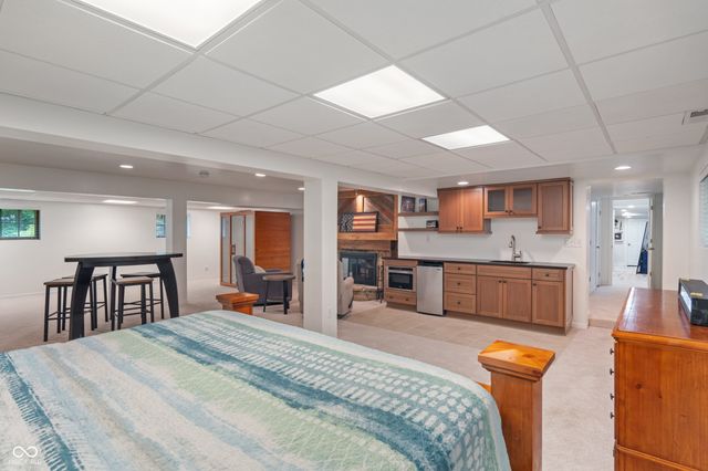 35 Spring Drive, Zionsville, IN 46077