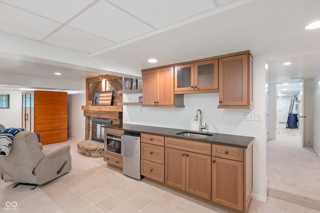 35 Spring Drive, Zionsville, IN 46077
