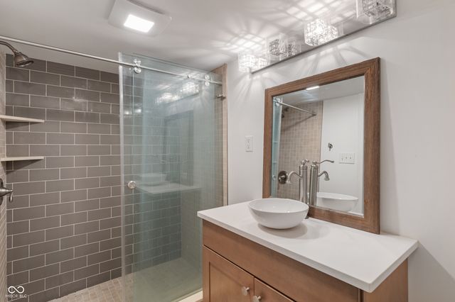 35 Spring Drive, Zionsville, IN 46077