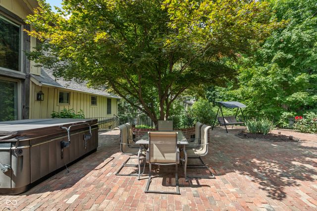 35 Spring Drive, Zionsville, IN 46077