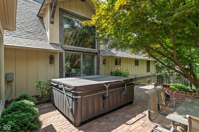 35 Spring Drive, Zionsville, IN 46077