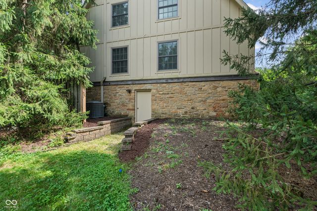 35 Spring Drive, Zionsville, IN 46077