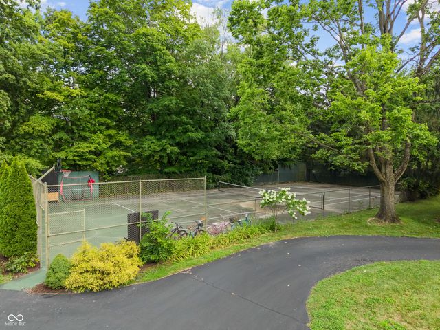 35 Spring Drive, Zionsville, IN 46077