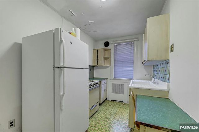 16 Mountain Avenue, Montclair, NJ 07042