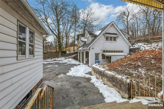 16 Mountain Avenue, Montclair, NJ 07042