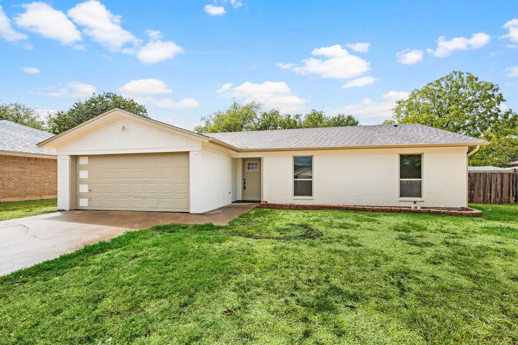 505 Emerson Drive, Euless, TX 76039