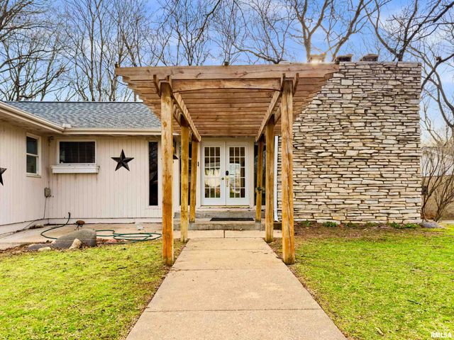 200 CAMPANILE Drive, East Peoria, IL 61611