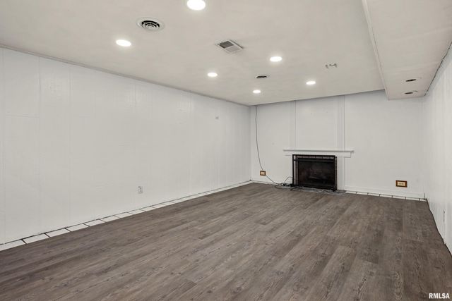 200 CAMPANILE Drive, East Peoria, IL 61611